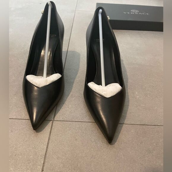 2 Item Bundle - Versace Pumps - sz 7.5 - Black - Salvatore Ferragamo Sunglasses - Picture 5 of 15